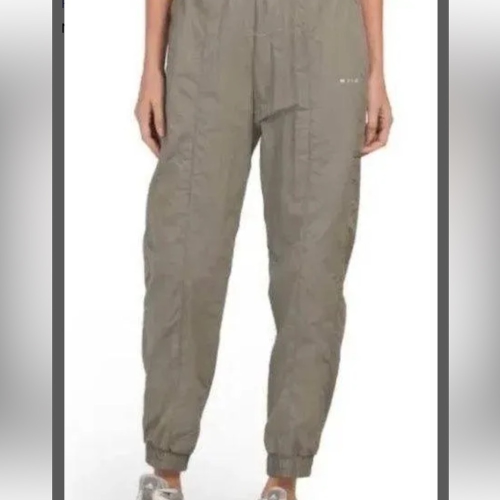 NWT WILO Windbreaker Parachute Pants. Sage. Size M with ZipperedPockets